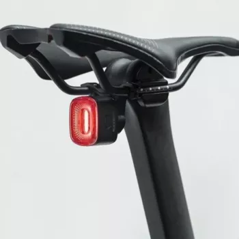 ROCKBROS Q2S aizmugurējais velo lukturis ar viedo bremžu sensoru un USB-C kabeli - Melns