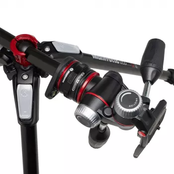 Manfrotto MK055CXPRO33WQR oglekļa šķiedras 3 sekciju statīvs ar XPRO 3-virzienu galvu