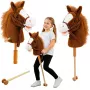 LEAN TOYS Hobby Horse nūja ar zirga galvu – auļošanas un zviedzienu skaņas, brūns, 100 cm