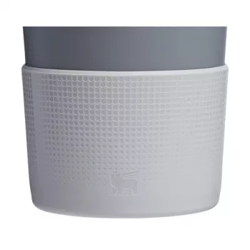 STANLEY 2 gab. aizsarguzliku un salmiņu vāciņu komplekts termokrūzēm 0,89L/0,59L The Quencher Boot + Straw Topper, gaiši pelēks