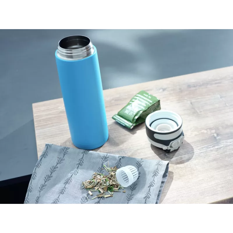 LEIFHEIT Thermos Flip 600ml gaiši zila vakuuma termoss no nerūsējošā tērauda