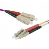 Exertis Connect LC/UPC uz LC/UPC OM4 daudzmodu duplexais Uniboot komutācijas kabelis, 1m, Erika violetā, LSZH 392951