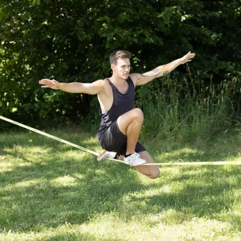 SCHILDKRÖT Slackline komplekts 15 m dzeltens, 50 mm plats ar sprūdrata spriegotāju - līdzsvara treniņu komplekts 970701