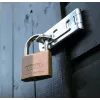 ABUS 85/40 masīva misiņa piekaramā atslēga ar rūdīta tērauda sprādzi, 40 mm, ar atslēgu, 2 atslēgas 806308