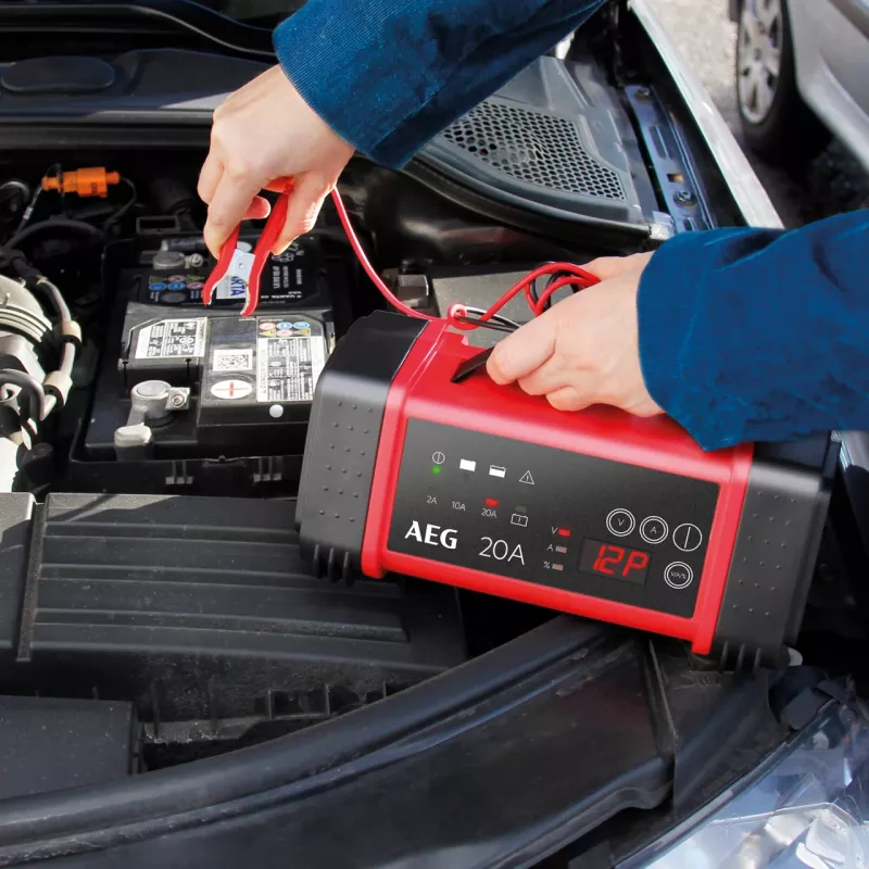 AEG LT20 automātiskais akumulatoru lādētājs 12V/24V 2A/10A/20A (97025)