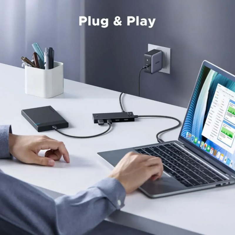 Ugreen USB-C centrmezgls ar 4x USB-C 3.2 / 1x USB-C 100W PD CM806 melns