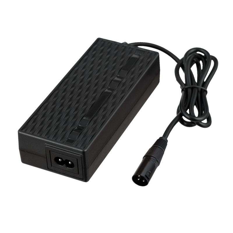 Akyga AK-EV-03 elektrovelosipēdu un skrejriteņu lādētājs 36 V akumulatoriem, 42 V / 2 A, 84 W, XLR 3 kontaktu spraudnis, 1 m