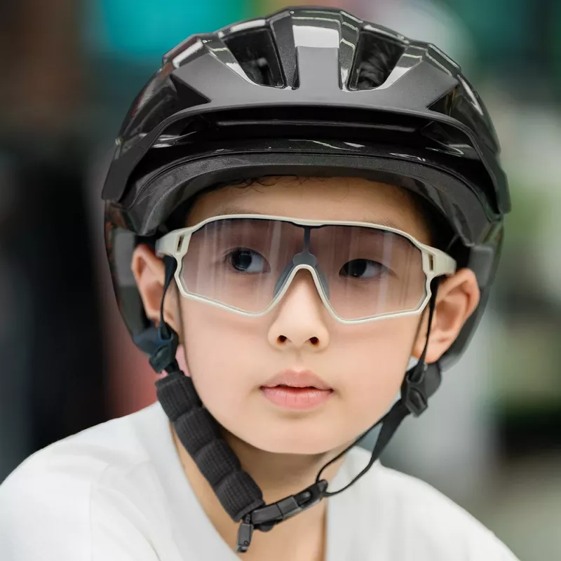 Rockbros LK-67 jauniešu velosipēda ķivere ar noņemamu vizieri 54–58 cm, pelēka