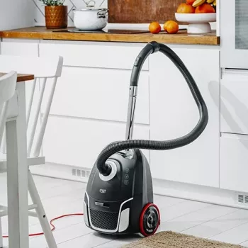 Adler AD 7054 bezputu putekļsūcējs 2200 W ar HEPA filtru, 1,5 L putekļu tvertni, teleskopisko metāla cauruli, melns/sudrabs