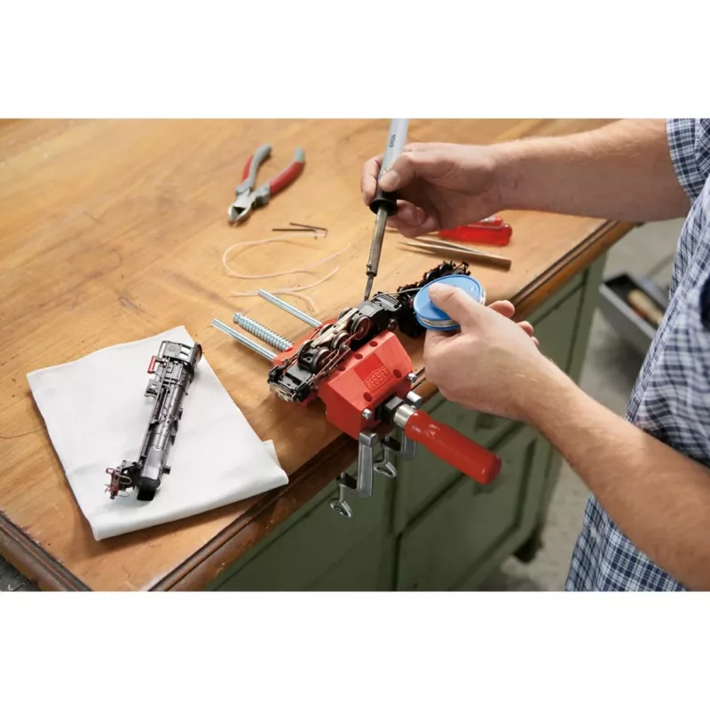 BESSEY S10-ST Mini skrūvspīles S 10, sarkanas, 100 mm iespīlēšanas platums, 50 mm rīkles dziļums, ar 2 galda skavām