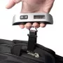 ELDOM WB10 digitālie bagāžas svari 50 kg ar fona apgaismojumu LCD, nerūsējošā tērauda āķi, taras un turēšanas funkcijām