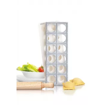 GEFU 3-detaļu raviolu gatavošanas komplekts ar dēli, griezēju un rullīti, 24 kvadrātveida ravioli 60x60 mm, balts/sudrabs