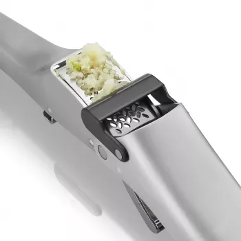 GEFU GARLICO Ķiploku spiede, nerūsējošā tērauda ķiploku presēšanas ierīce ar iebūvētu tīrīšanas tapu, ergonomisks rokturis, trauku mazgājamās mašīnas droša, sudraba krāsā