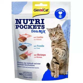 GimCat Nutri Pockets Sea Mix kaķu kārumi – kraukšķīgi spilventiņi ar laša, mencas un foreles pildījumu, 150 g