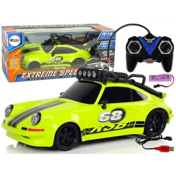 LEAN TOYS Sporta auto 1:18 Zaļš ar rezerves ratu un pilotu