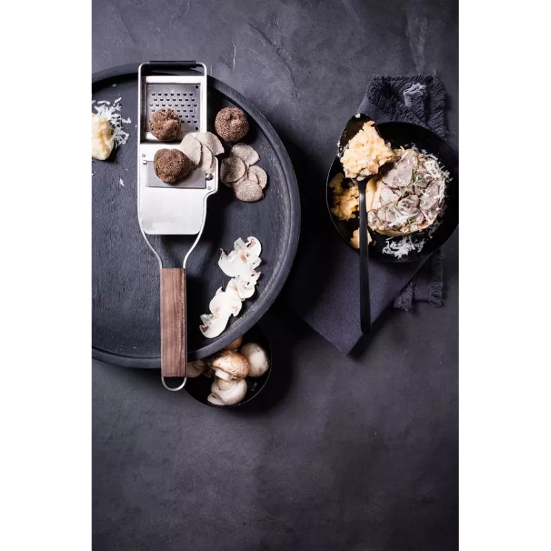 Microplane Truffle Slicer ar smalko rīvi trifelēm un cietajiem sieriem