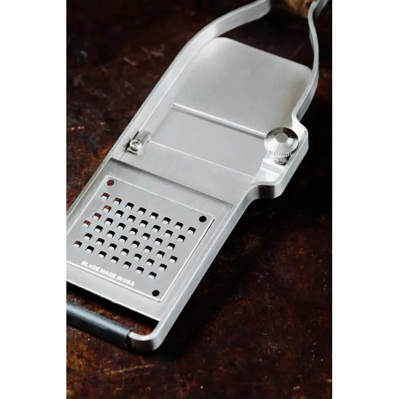 Microplane Truffle Slicer ar smalko rīvi trifelēm un cietajiem sieriem