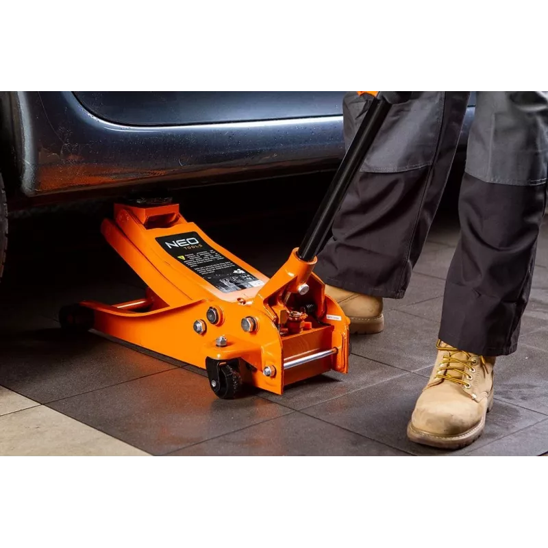 NEO TOOLS 11-731 2,5 tonnu zema profila hidrauliskais domkrats