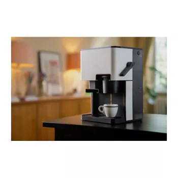 NIVONA Cube 4102 pilnībā automātiskā kafijas automāts (krēmkrāsā) – Espresso, Cappuccino un Latte Macchiato ar OneTouch piena putotāju, 15 bāru sūkni un TFT displeju