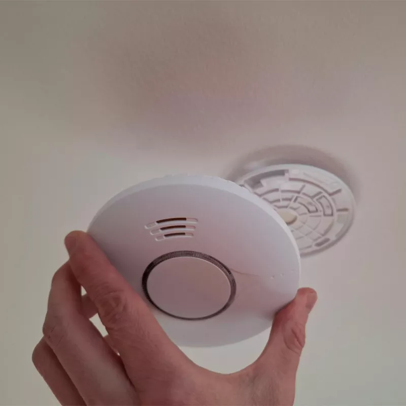 SAFEMI SHS-10S dūmu detektors – fotoelektrisks, 10 gadu iebūvēta baterija, 5 gadu garantija