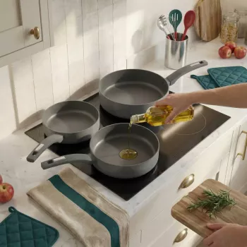 Salter BW14714 Alto 24cm Cepšanas Panna - Kalts Alumīnijs, Bez PFOA Nepiedegošs Pārklājums, Piemērota Indukcijai, Ogļpelēka