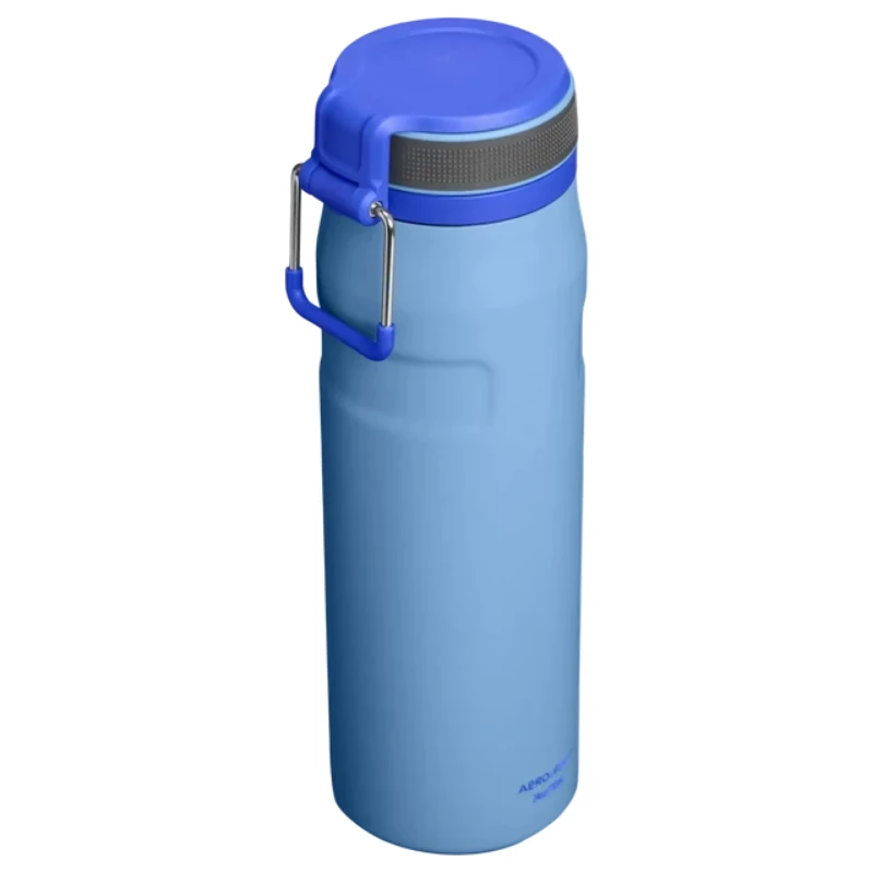 STANLEY IceFlow Bottle Twist Flip 0,71L gaiši zila vakuumā izolēta nerūsējošā tērauda ūdens pudele ar salmiņu