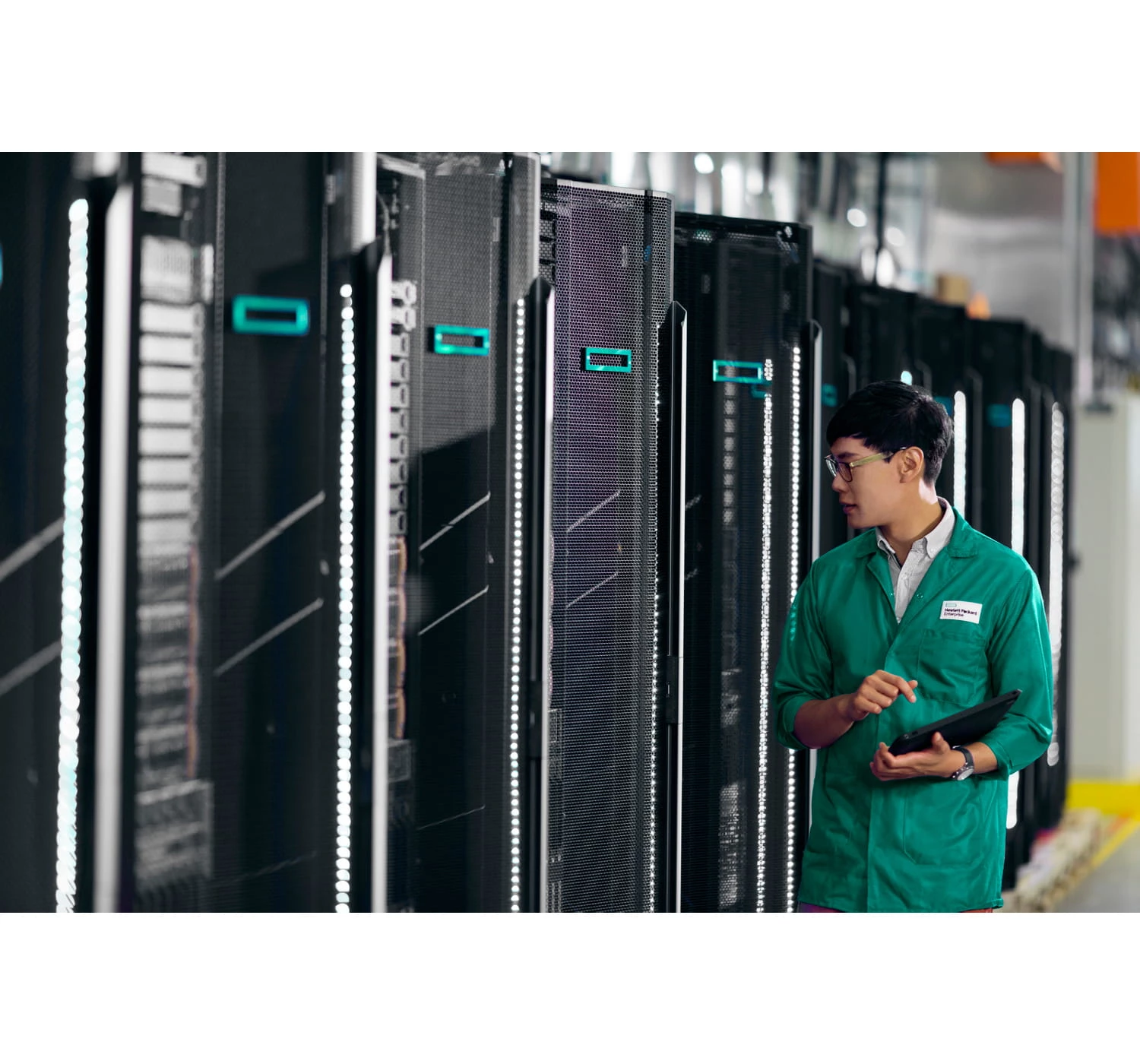 HPE ProLiant DL380 Gen11 8SFF uz