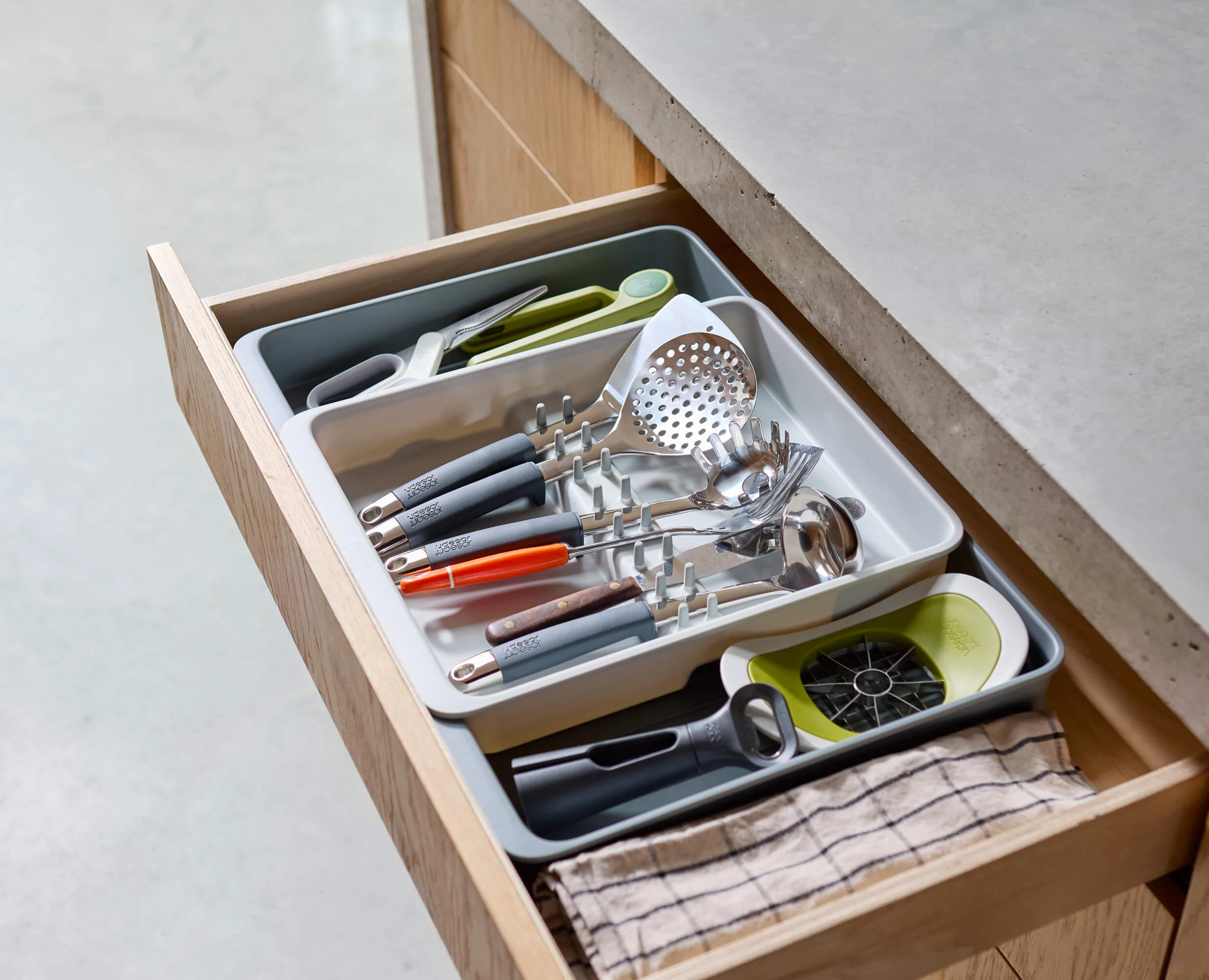 Joseph Joseph DrawerStore Expandable Cutlery Drawer