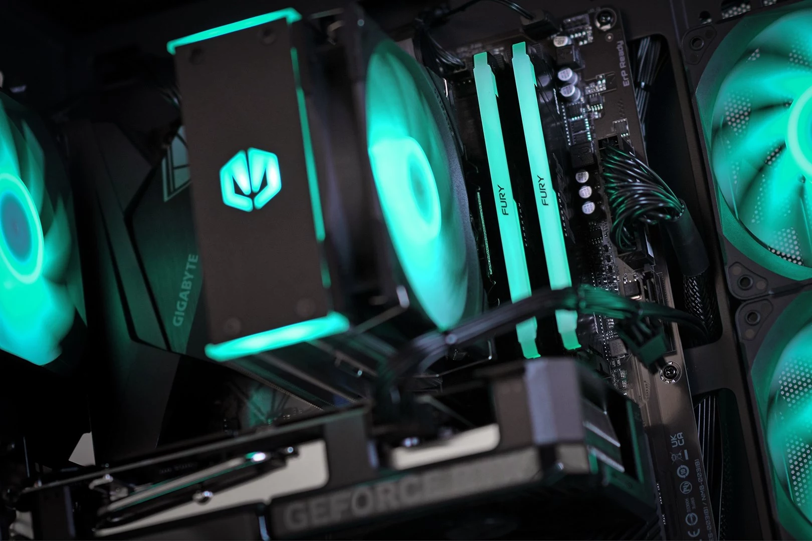 Actina Gaming GameOn galda dators ar