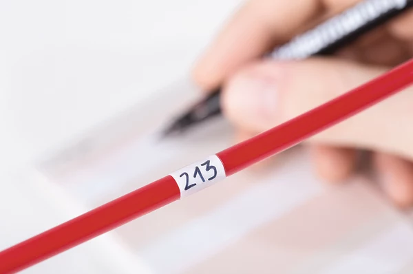 HELLERMANNTYTON Helatag 1402 pašlīmējoša vinila etiķete