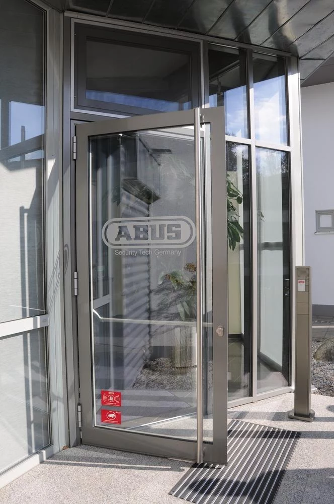 ABUS signalizācijas brīdinājuma uzlīme ar logotipu