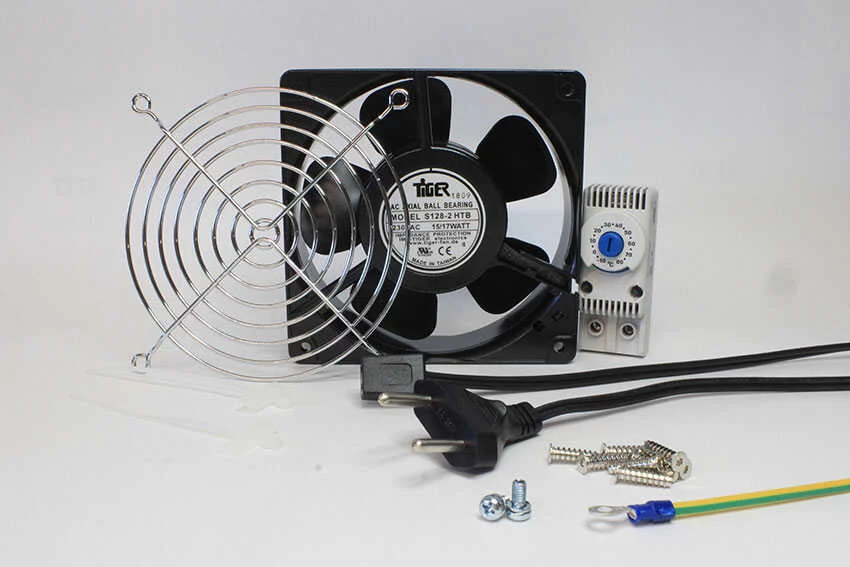 IT-BUDGET pilns komplekts IT skapja ventilators