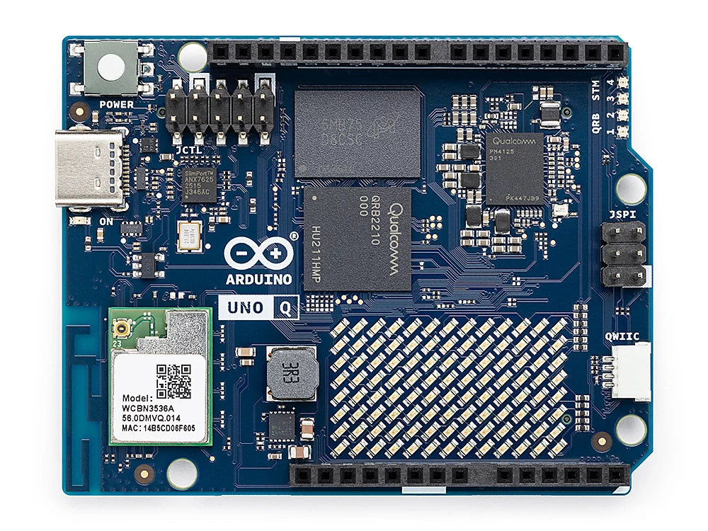 Arduino Uno Q izstrādes plate ar