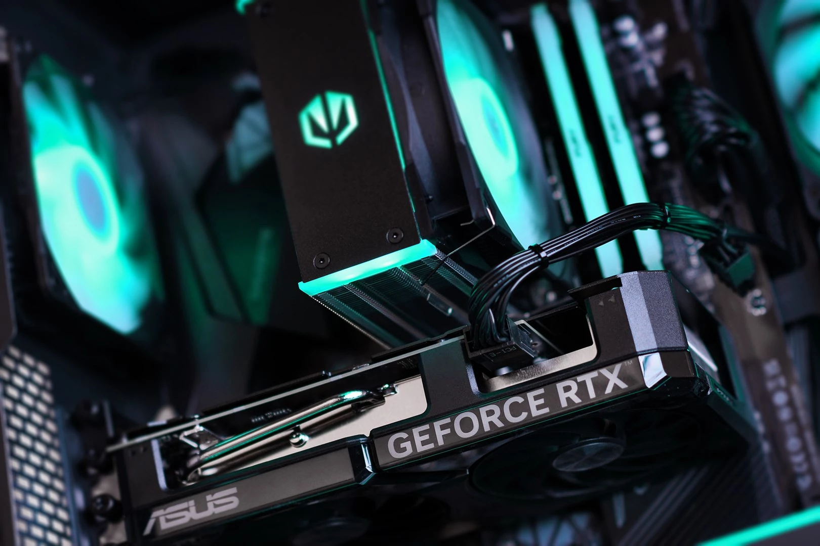 Actina PC AMD Ryzen 7 7700