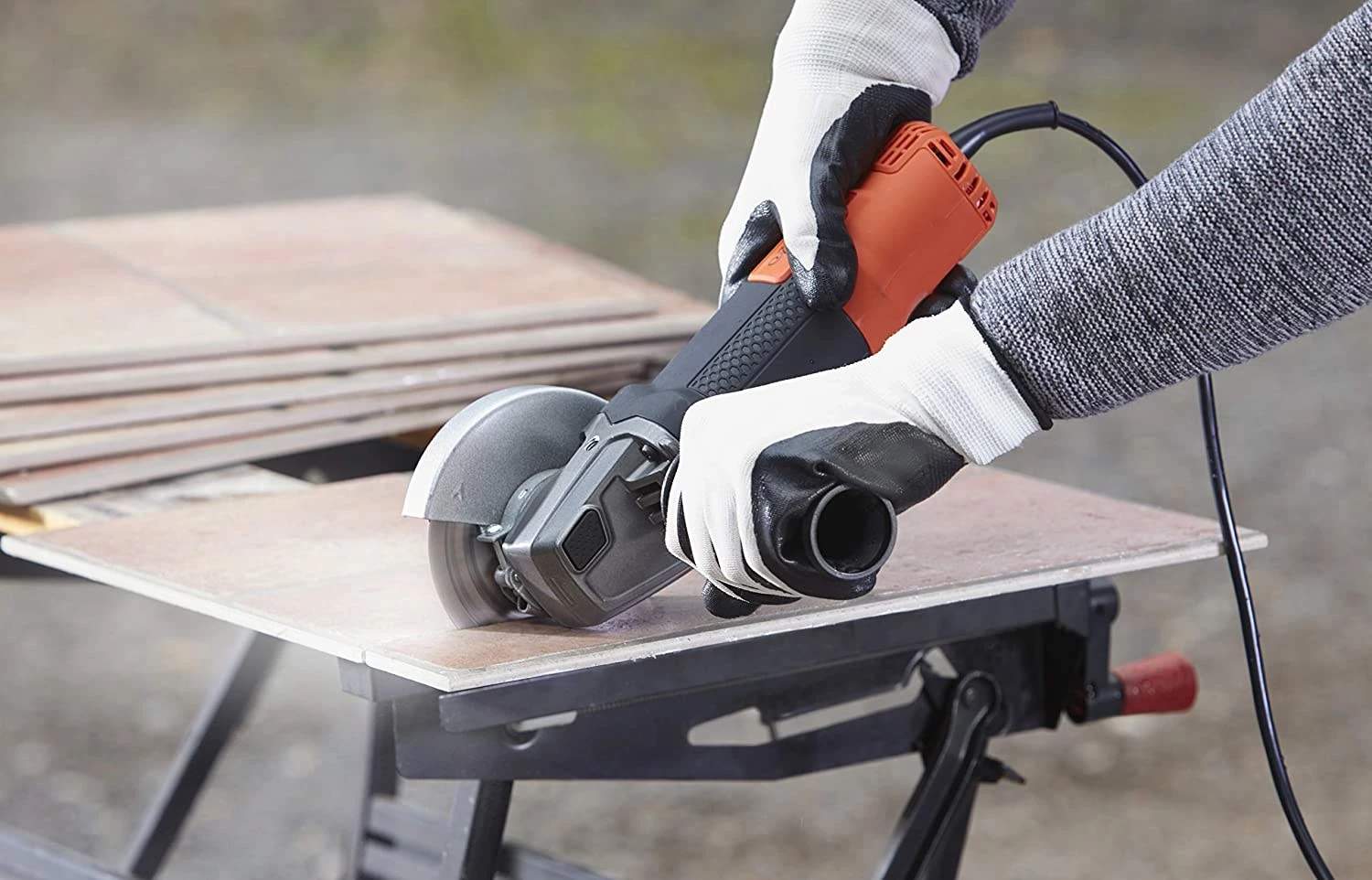 Black & Decker BEG210-QS leņķa slīpmašīna