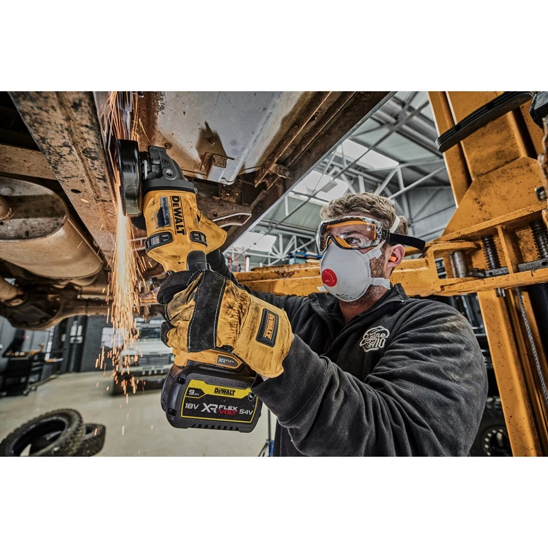 DEWALT DCG418N-XJ Leņķa Slīpmašīna 2.18