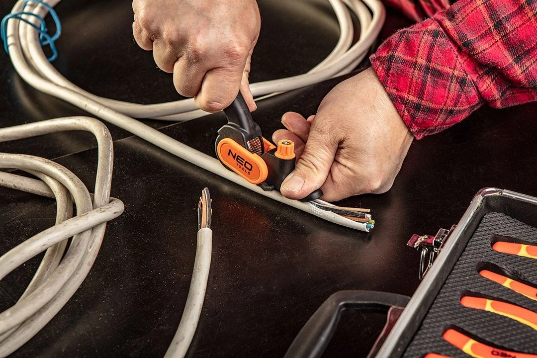 NEO TOOLS 01-400 Automātiskā kabeļu noņēmēja